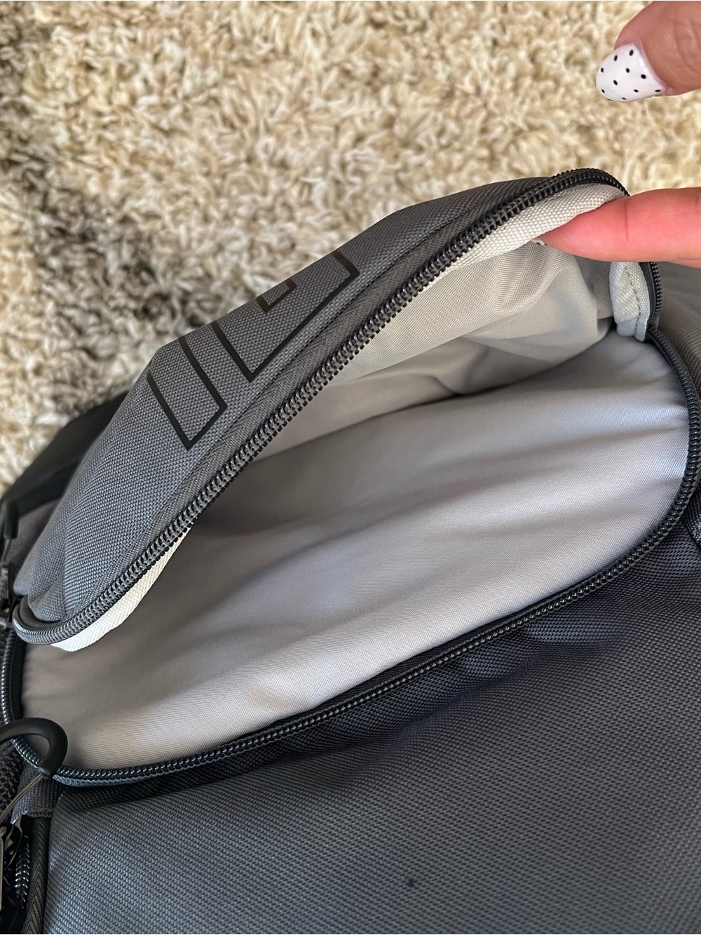 ✔️NWT✔️ NIKE Varsity Elite Backpack Grey Black - Picture 14 of 15
